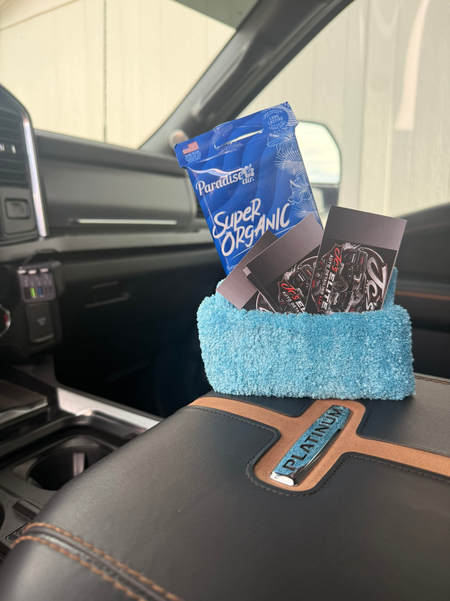 Center console — Platinum trim