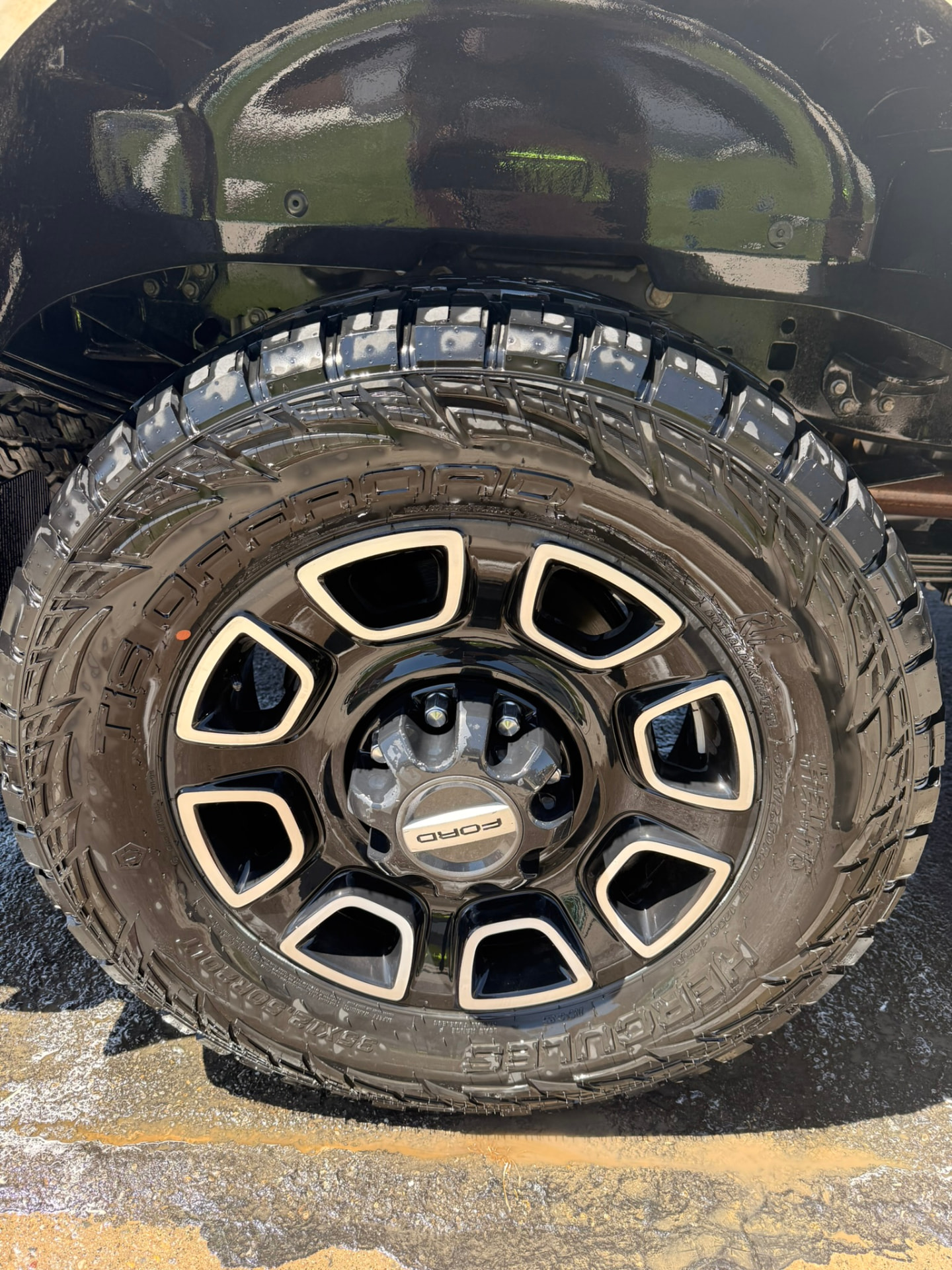 Ford — wheel & tire detail